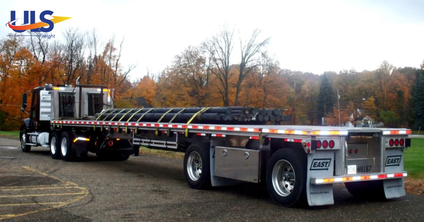 Flatbed Truck (2026): What a Flatbed Truck Is, Uses, Types, and Shipping Tips in Canada & USA